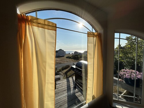 A petite retreat, Family/Pet friendly-Amazing view and location!