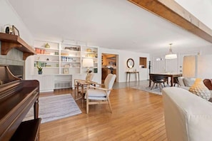TV, fireplace, offices