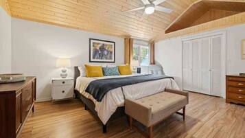 4 bedrooms, iron/ironing board, WiFi, bed sheets