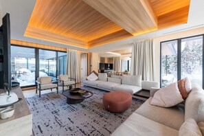 6 Bedroom Penthouse Residence with Onsen (Dual Key) | Living room | Smart TV, Netflix, heated floors, streaming services - Niseko Kyo (Kutchan)