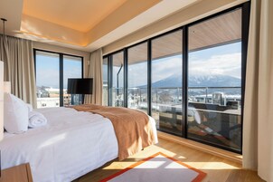 6 Bedroom Penthouse Residence with Onsen (Dual Key) | Premium bedding, in-room safe, soundproofing, cribs/infant beds