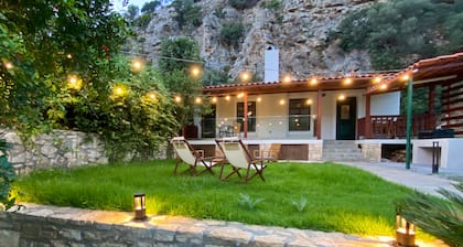 Yiama's Seaside Cottage, Paleokastro near Heraklion Crete