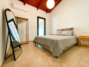 2 bedrooms, desk, free WiFi, bed sheets