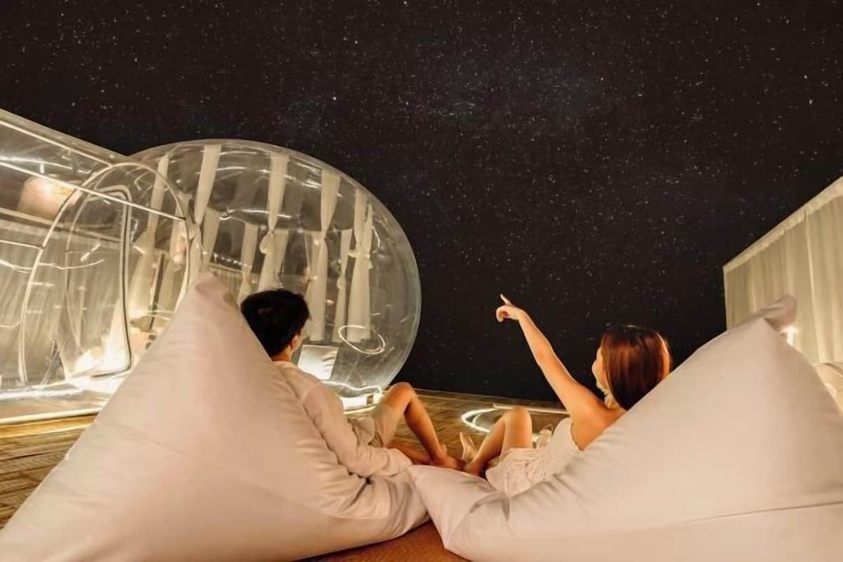 1 habitación, decoración personalizada, muebles diferentes y escritorio
