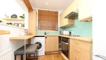 Microwave, oven, cookware/dishes/utensils