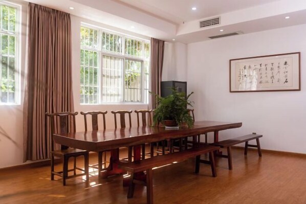 Property amenity - Dali Full Text Hotel (Dali)