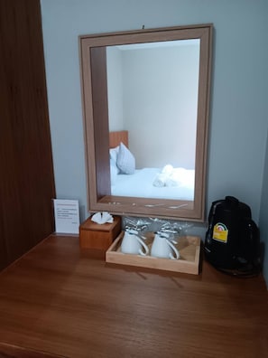Chambre double | Literie de qualité, bureau, espace de travail pour ordinateurs portables