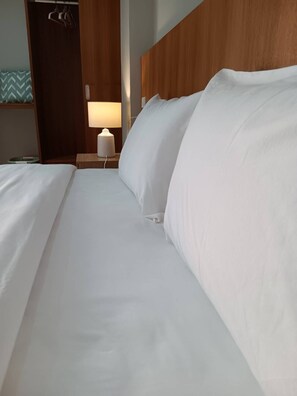 Double Room | Premium bedding, desk, laptop workspace, blackout curtains - The Brown boutique patong (Patong)