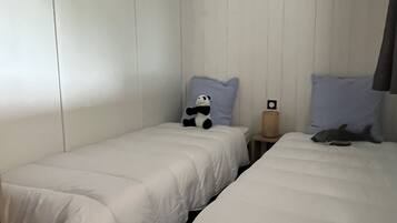 3 bedrooms, iron/ironing board, free WiFi