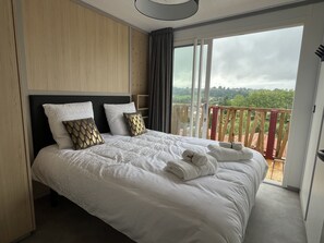 3 bedrooms, iron/ironing board, free WiFi