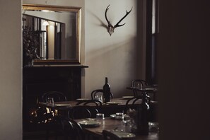 Restaurant - Tanswells Commercial Hote (Beechworth)