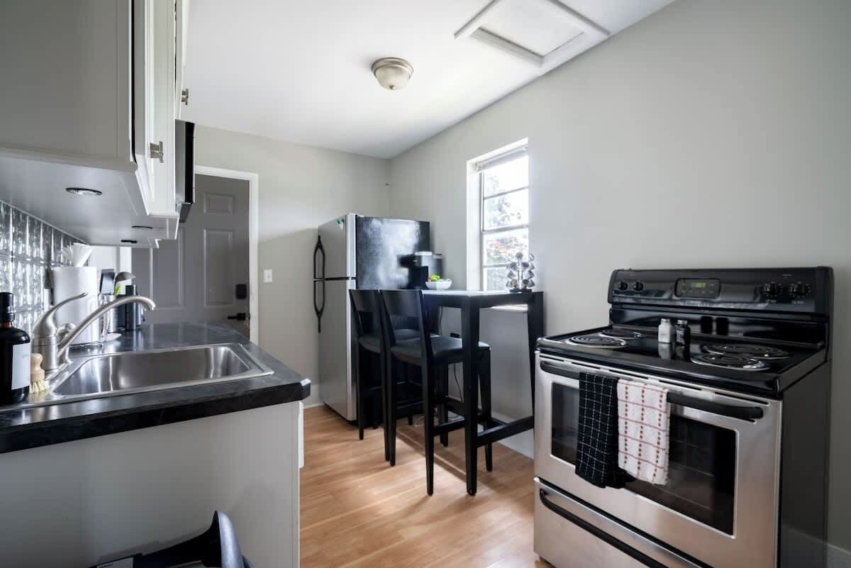 冰箱、微波炉、烤箱、炉灶