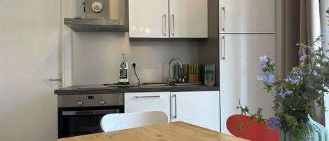 Réfrigérateur, lave-vaisselle, cafetiÚre/bouilloire