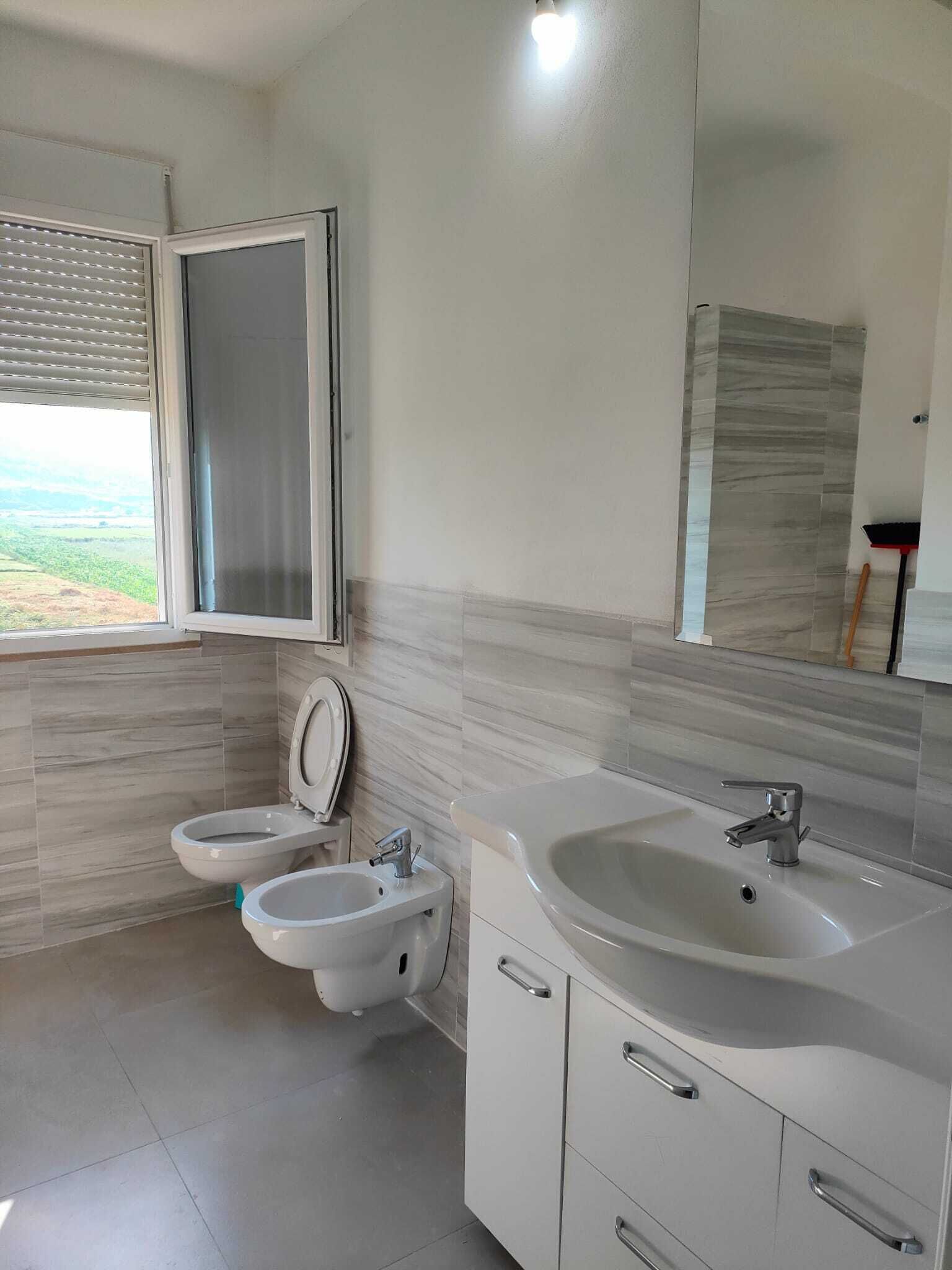 Dusche, Bidet, Handtücher, Seife