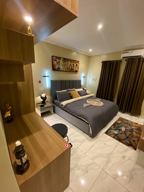 2 Schlafzimmer, Schreibtisch, Bügeleisen/Bügelbrett, WLAN