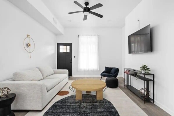 6 bedrooms, laptop workspace, free WiFi, bed sheets