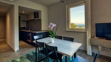 Appartamento Basic | Area soggiorno | TV 40 pollici con canali digitali