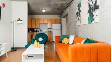 Smart TV, table tennis