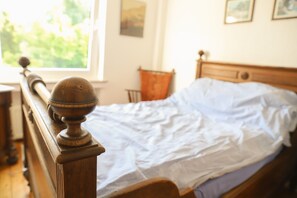 8 slaapkamers, een strijkplank/strijkijzer, reisbedje, gratis wifi