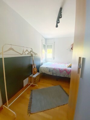 9 chambres, fer et planche à repasser, Wi-Fi, draps fournis