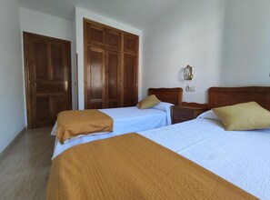 3 chambres, fer et planche à repasser, lit parapluie, Wi-Fi gratuit