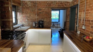 Réfrigérateur, four, plaque de cuisson, lave-vaisselle