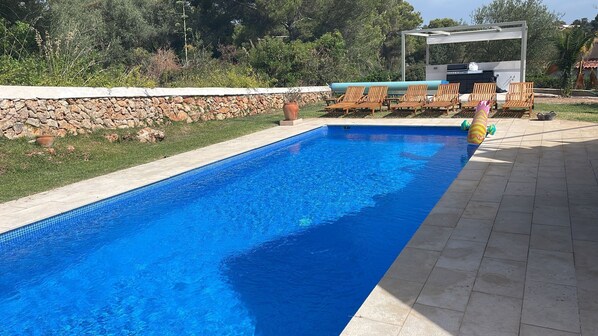 Alberca al aire libre y alberca climatizada