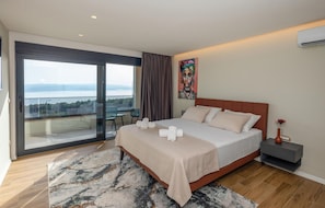 4 bedrooms, travel cot, free WiFi, bed sheets