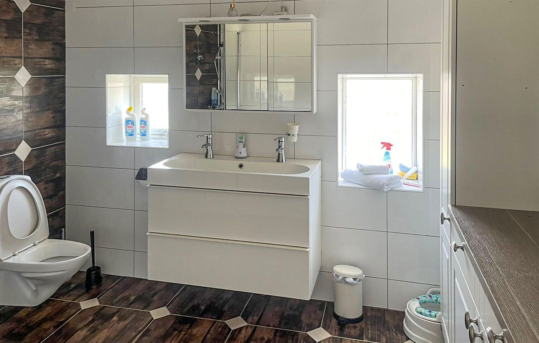Bathtub, hair dryer