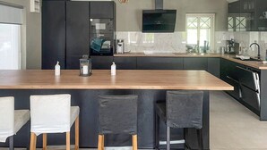 Kaffetrakter/tekoker, kjøleskap, mikrobølgeovn og ovn