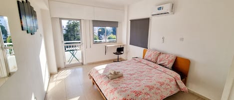 Standard Room | 1 bedroom, desk, iron/ironing board, free WiFi