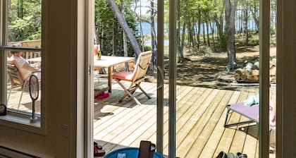 Oasis Retreat Right On Bras d'Or Lake With Private Beach and Kayaks