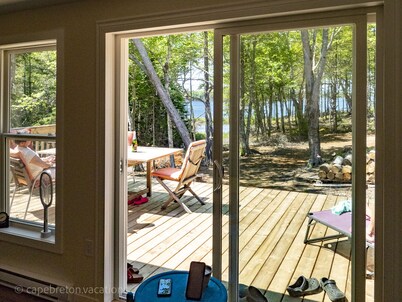 Oasis Retreat Right On Bras d'Or Lake With Private Beach and Kayaks