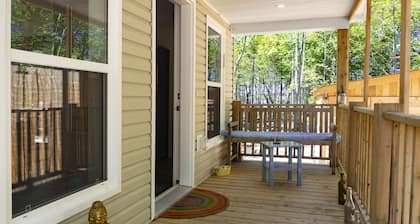 Oasis Retreat Right On Bras d'Or Lake With Private Beach and Kayaks