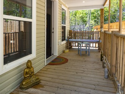 Oasis Retreat Right On Bras d'Or Lake With Private Beach and Kayaks