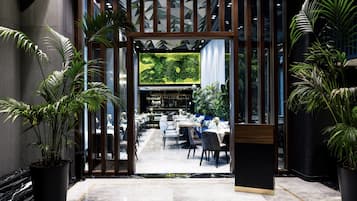 Daily cooked-to-order breakfast (EUR 30 per person)