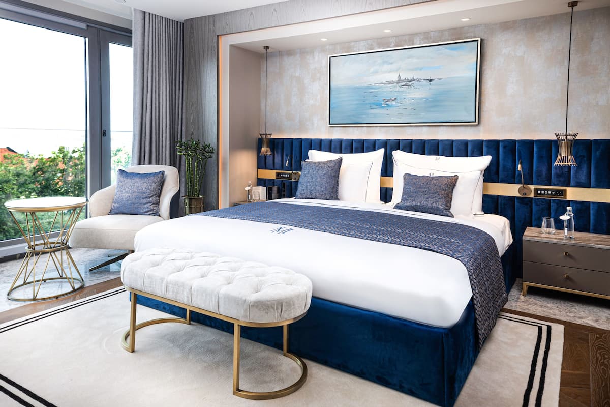 Princess Suite with Sea View | 1 kamar tidur, seprai premium, selimut bulu angsa, dan minibar