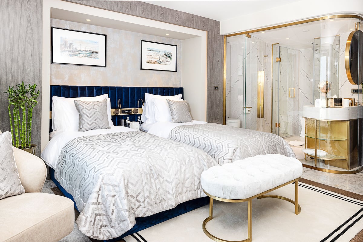 Deluxe Twin Room with City View | 1 kamar tidur, seprai premium, selimut bulu angsa, dan minibar