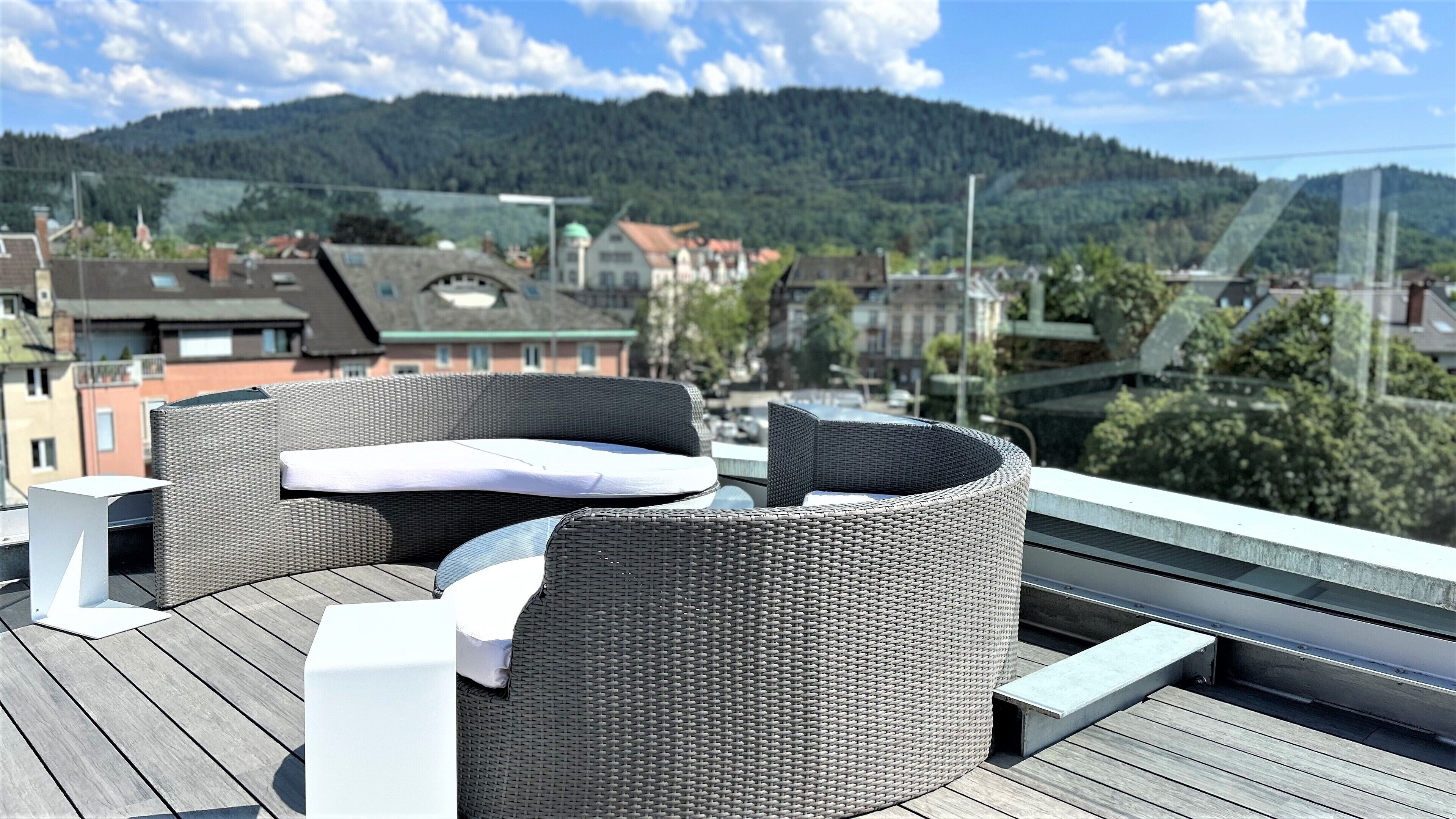 Luxury-Penthouse | Wohnbereich | 55-Zoll-Smart-TV mit Kabelempfang, Fernseher