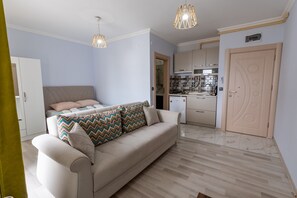 办公桌、免费 WiFi