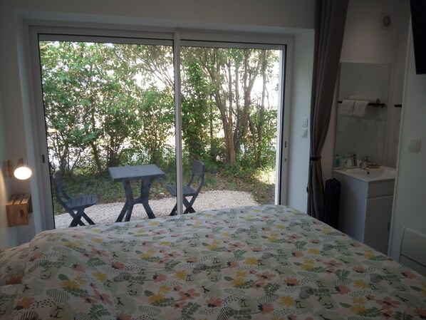Chambre de base, 1 grand lit | Terrasse/patio