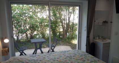 R & C - Room and Calm