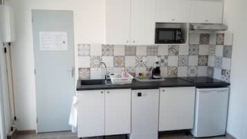 Family Apartment | Private kitchen | Microwave, espresso maker, coffee/tea maker, electric kettle