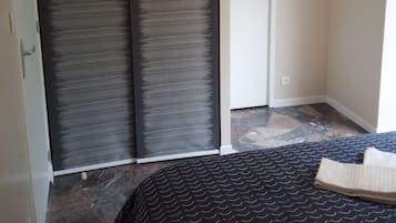 Basic Apartment, Multiple Beds | 1 bedroom, soundproofing, free WiFi, bed sheets