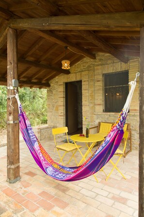 Outdoor dining - Cosy cottage in nature (Rocca San Giovanni)