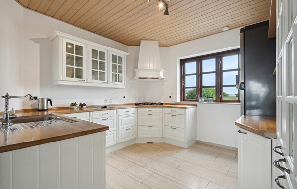 Fridge, stovetop, dishwasher, coffee/tea maker