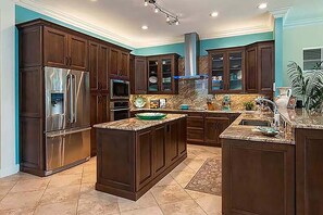 Private kitchen - Gorgeous  home  in Gated community  with pool 3 blocks to beach.  Sleeps 6-8 (Vero Beach)