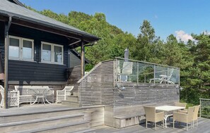 Outdoor dining - Awesome home in Førde i Hordaland with WiFi (Førde i Hordaland)