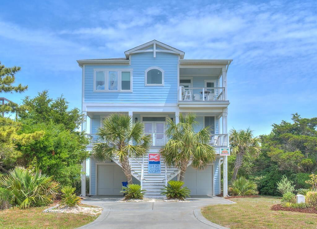 4BR/3.5BA House, 2nd Row with Water Views, Dog Friendly, Sleeps 11