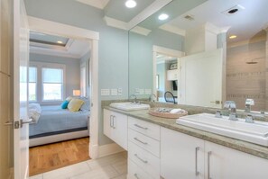 4 Schlafzimmer, Bügeleisen/Bügelbrett, kostenloses WLAN, Bettwäsche